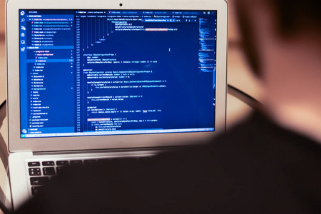 笔记本电脑上的编程与软件创造之旅